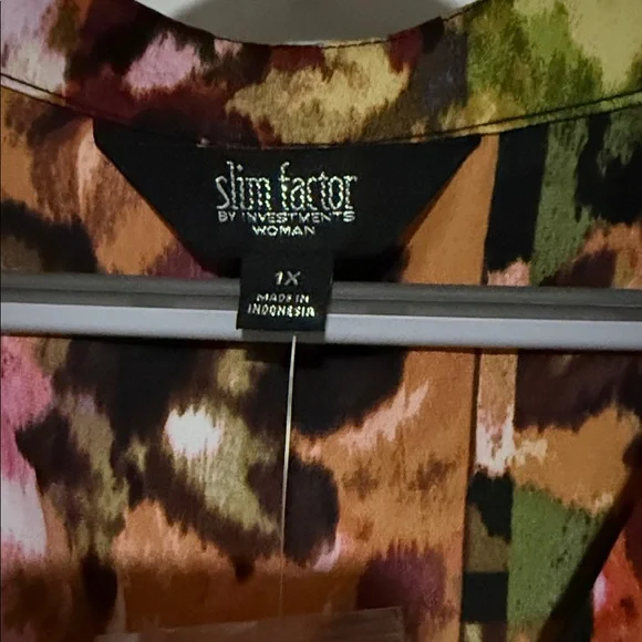 NWT Slim Factor by Investments Multicolor Floral Blouse with Ruffle Sleeves - Picture 2 of 8